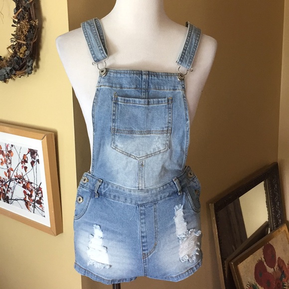 LOVETREE Size MEDIUM  Denim Stretch Overalls Shortalls Light  Shorts $65 NEW - Picture 1 of 8